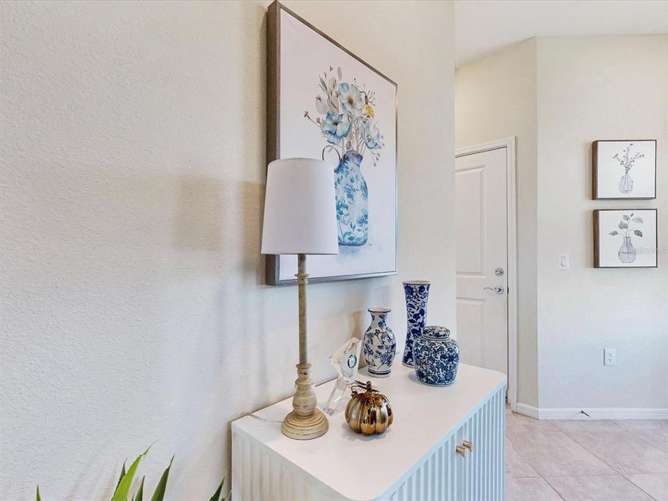 Под контрактом: $435,000 (2 спален, 2 ванн, 1405 Квадратных фут)