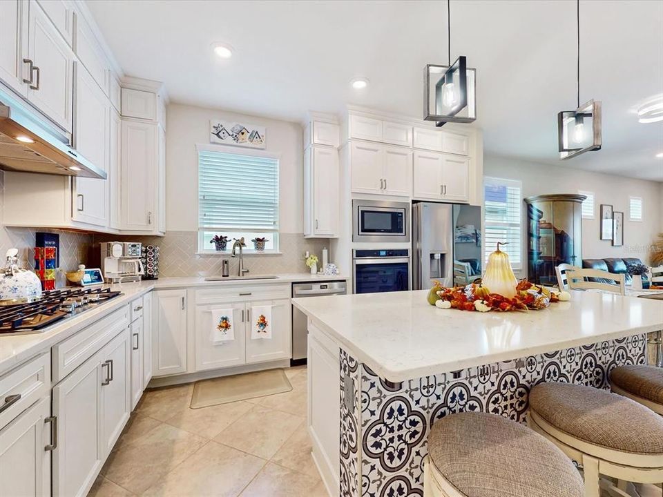 Под контрактом: $435,000 (2 спален, 2 ванн, 1405 Квадратных фут)