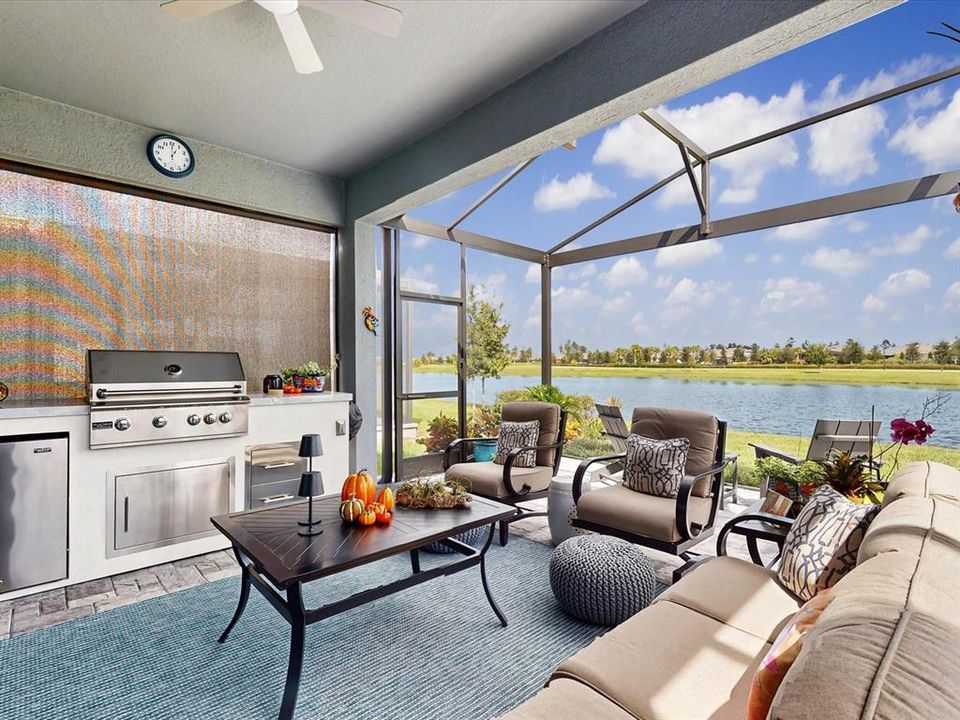 Под контрактом: $435,000 (2 спален, 2 ванн, 1405 Квадратных фут)