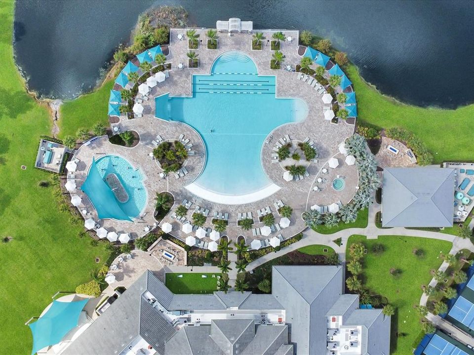 Под контрактом: $435,000 (2 спален, 2 ванн, 1405 Квадратных фут)