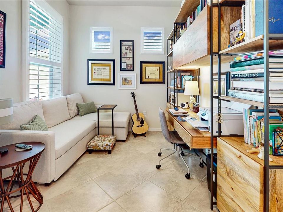 Под контрактом: $435,000 (2 спален, 2 ванн, 1405 Квадратных фут)