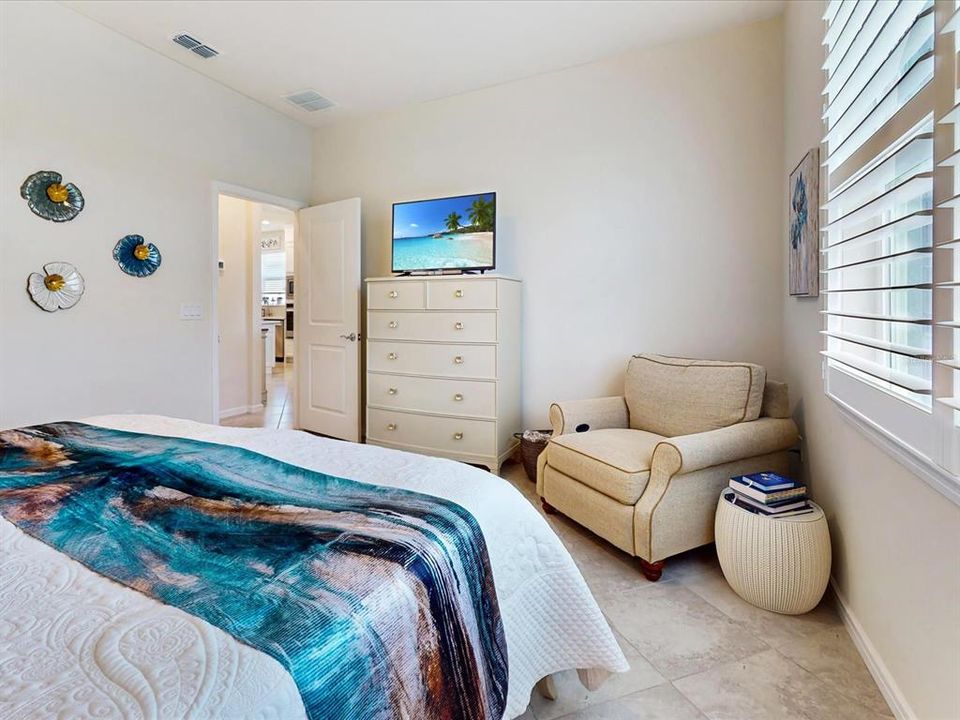 Под контрактом: $435,000 (2 спален, 2 ванн, 1405 Квадратных фут)