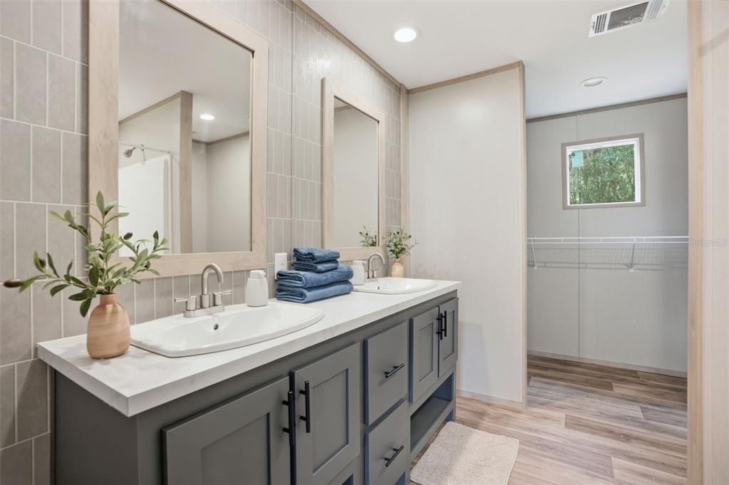 待售: $269,900 (4 贝兹, 2 浴室, 1568 平方英尺)