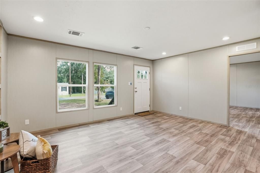 待售: $269,900 (4 贝兹, 2 浴室, 1568 平方英尺)