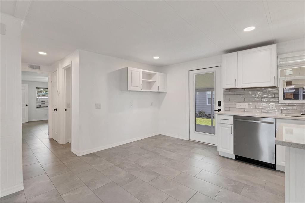 На продажу: $229,000 (3 спален, 2 ванн, 1312 Квадратных фут)