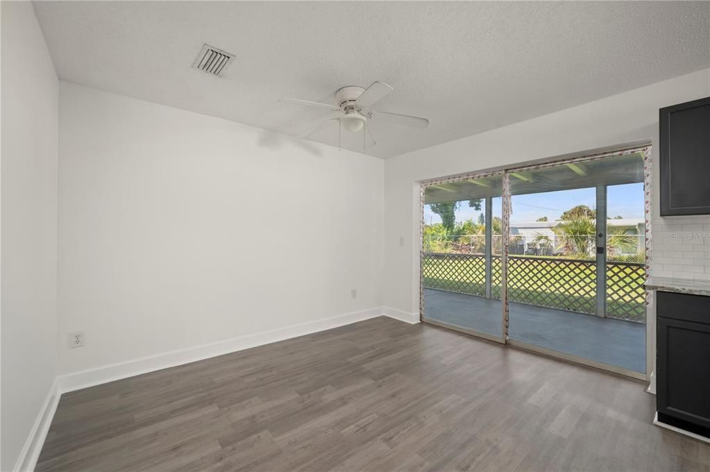 待售: $245,000 (3 贝兹, 2 浴室, 1026 平方英尺)