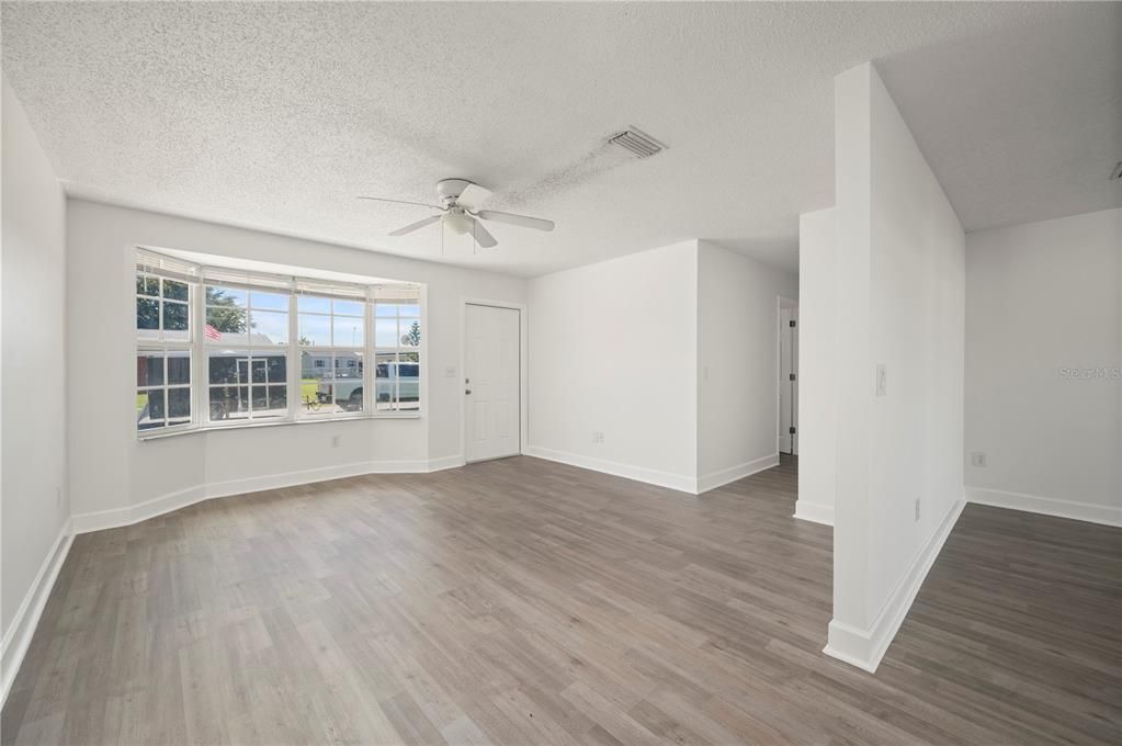 待售: $245,000 (3 贝兹, 2 浴室, 1026 平方英尺)