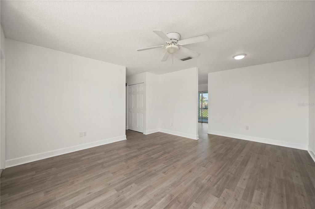 待售: $245,000 (3 贝兹, 2 浴室, 1026 平方英尺)