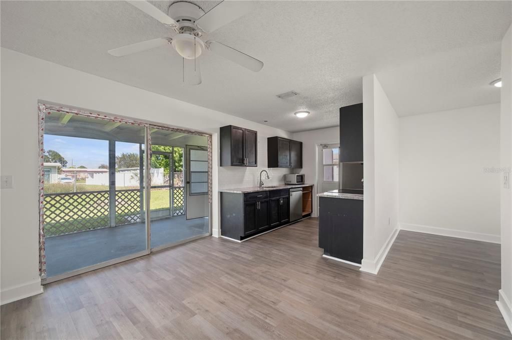 待售: $245,000 (3 贝兹, 2 浴室, 1026 平方英尺)