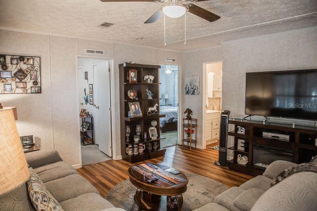 En Venta: $239,900 (3 camas, 2 baños, 1056 Pies cuadrados)