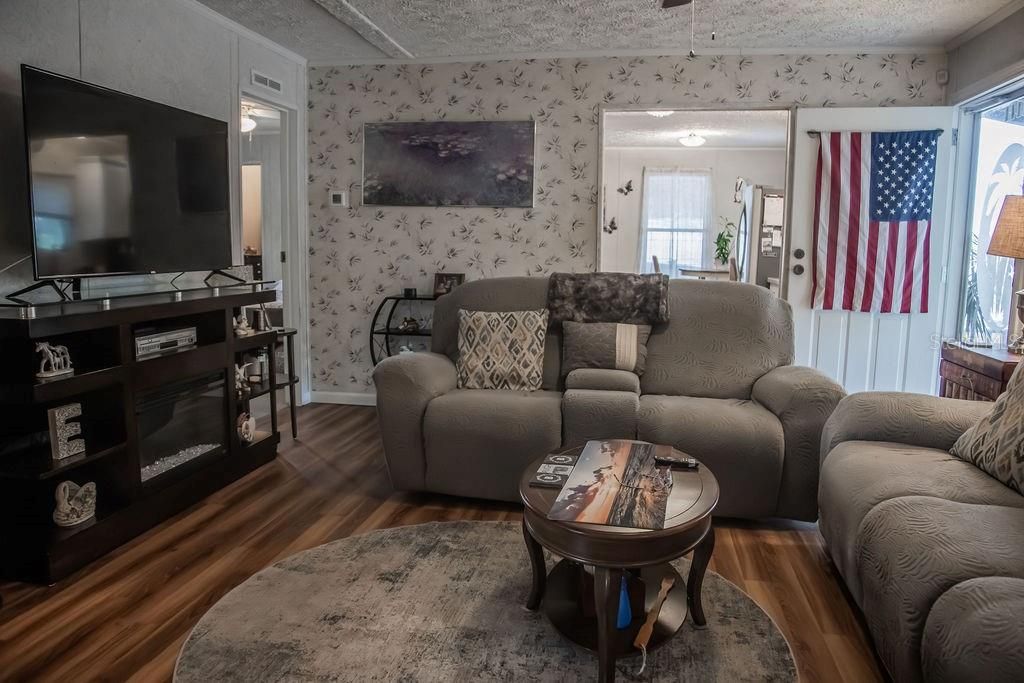 En Venta: $239,900 (3 camas, 2 baños, 1056 Pies cuadrados)