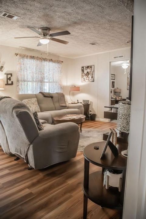 En Venta: $239,900 (3 camas, 2 baños, 1056 Pies cuadrados)