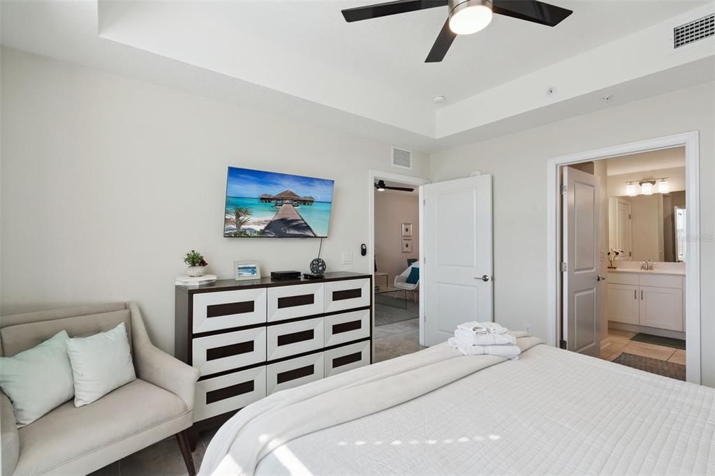 For Sale: $340,000 (2 beds, 2 baths, 1194 Square Feet)