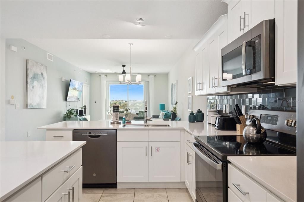 For Sale: $340,000 (2 beds, 2 baths, 1194 Square Feet)