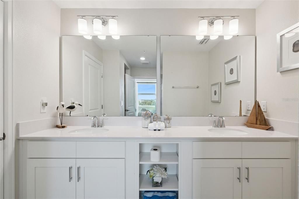 For Sale: $340,000 (2 beds, 2 baths, 1194 Square Feet)