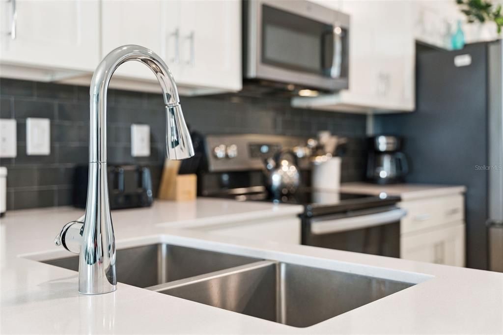 For Sale: $340,000 (2 beds, 2 baths, 1194 Square Feet)