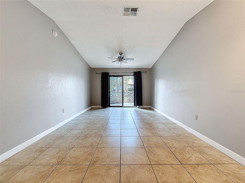 出租: $1,595 (2 贝兹, 2 浴室, 927 平方英尺)