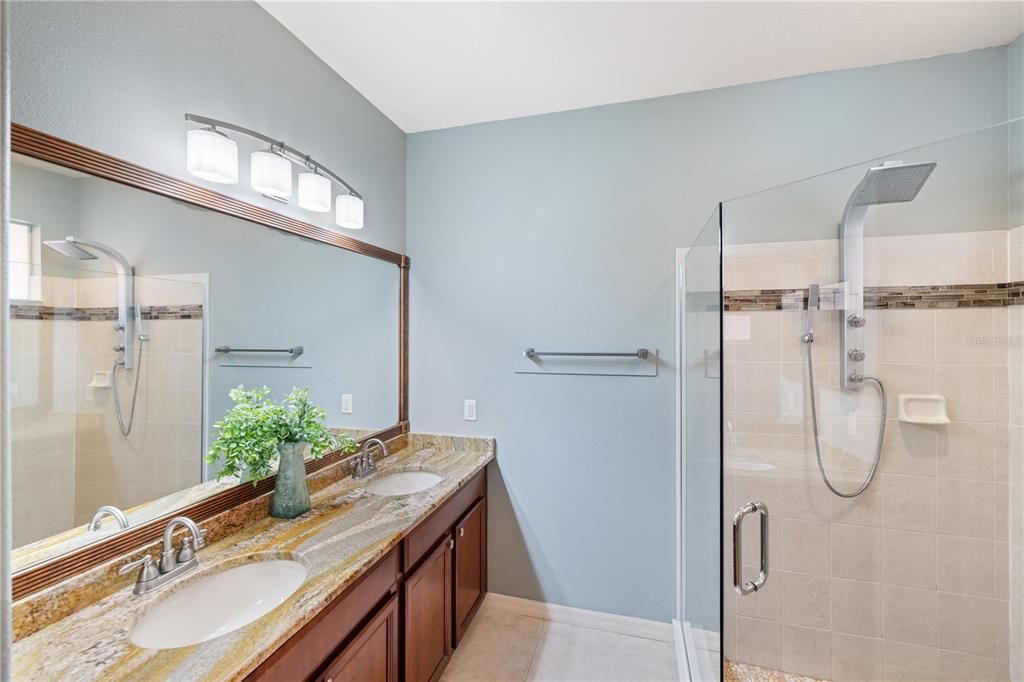 В аренду: $2,300 (3 спален, 2 ванн, 1713 Квадратных фут)