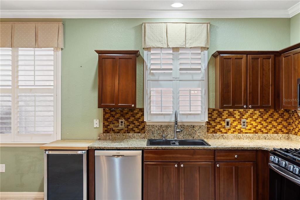 В аренду: $2,300 (3 спален, 2 ванн, 1713 Квадратных фут)