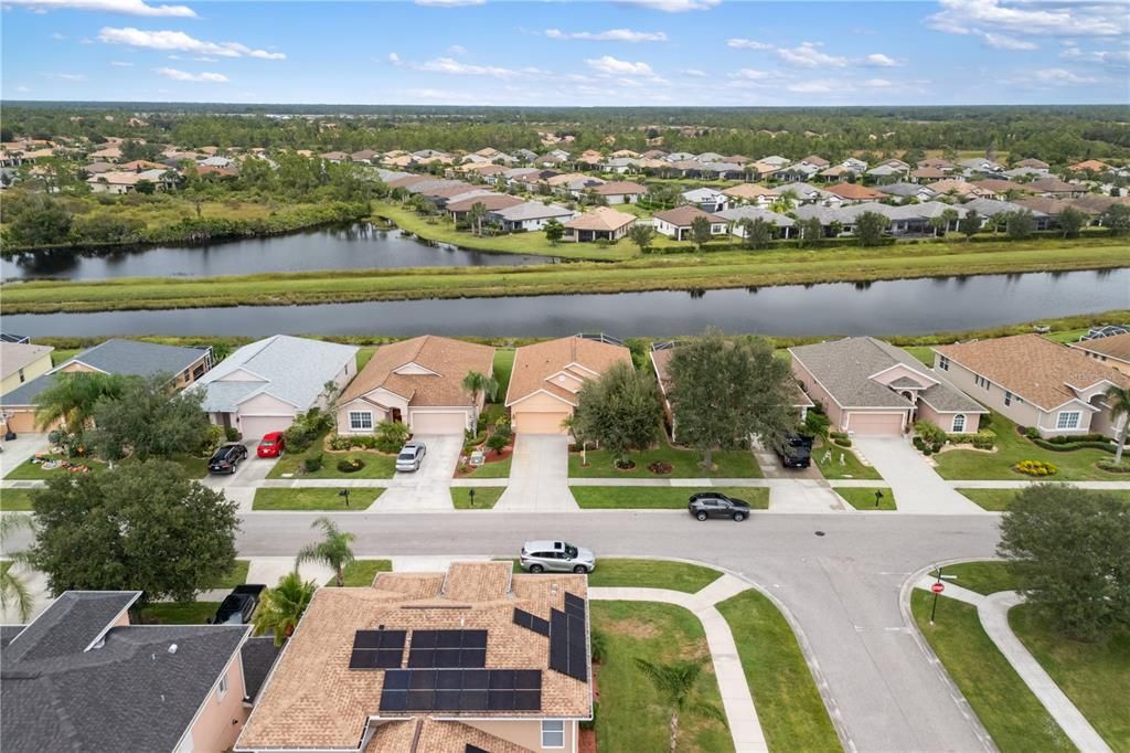 В аренду: $2,300 (3 спален, 2 ванн, 1713 Квадратных фут)