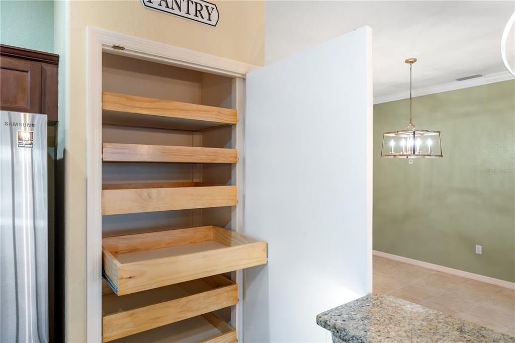 В аренду: $2,300 (3 спален, 2 ванн, 1713 Квадратных фут)