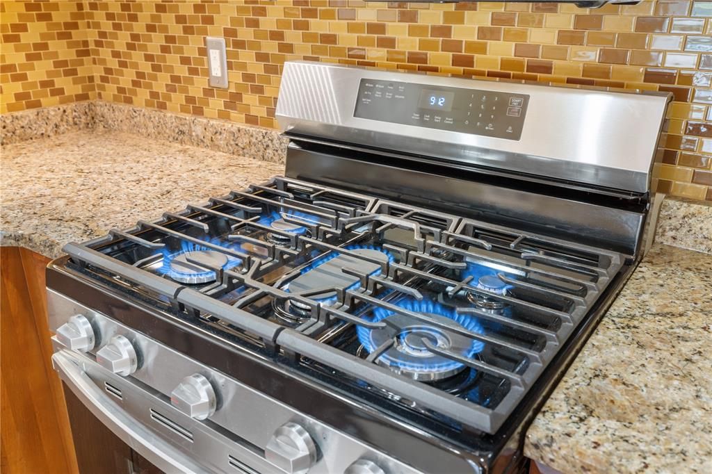 В аренду: $2,300 (3 спален, 2 ванн, 1713 Квадратных фут)