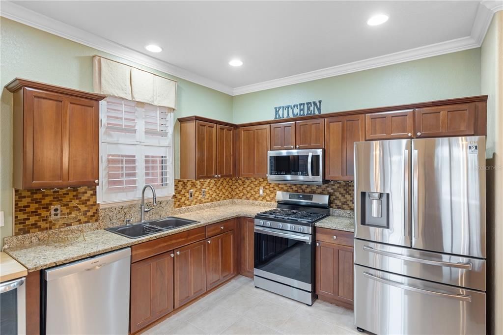 В аренду: $2,300 (3 спален, 2 ванн, 1713 Квадратных фут)