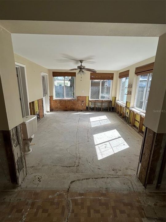 Activo con contrato: $250,000 (3 camas, 2 baños, 1692 Pies cuadrados)