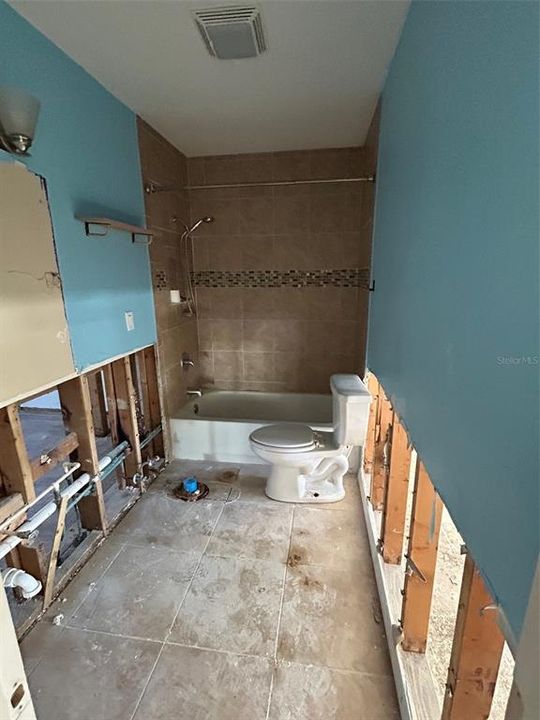 Activo con contrato: $250,000 (3 camas, 2 baños, 1692 Pies cuadrados)