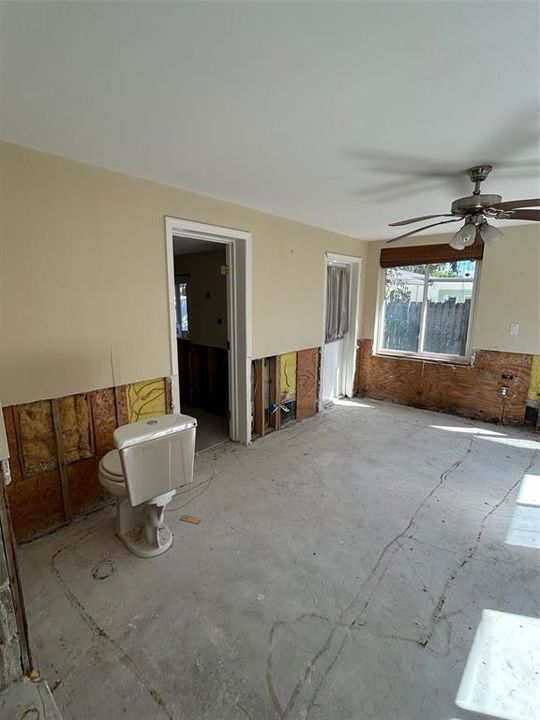 Activo con contrato: $250,000 (3 camas, 2 baños, 1692 Pies cuadrados)