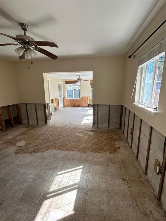 Activo con contrato: $250,000 (3 camas, 2 baños, 1692 Pies cuadrados)