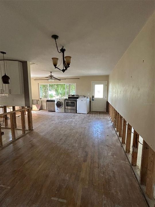 Activo con contrato: $250,000 (3 camas, 2 baños, 1692 Pies cuadrados)