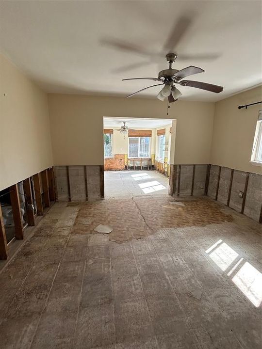 Activo con contrato: $250,000 (3 camas, 2 baños, 1692 Pies cuadrados)