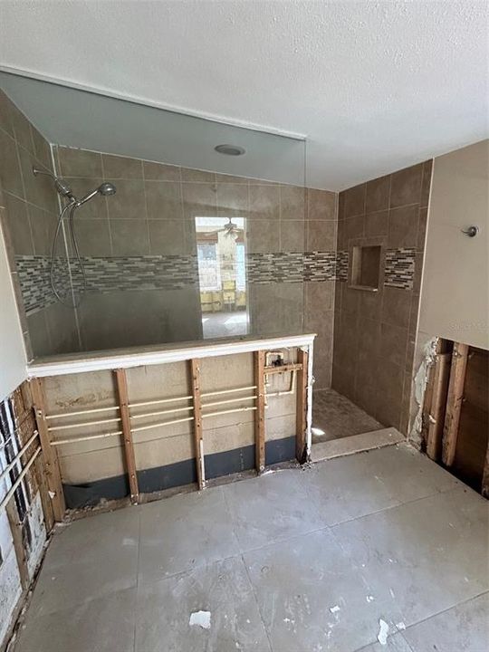 Activo con contrato: $250,000 (3 camas, 2 baños, 1692 Pies cuadrados)