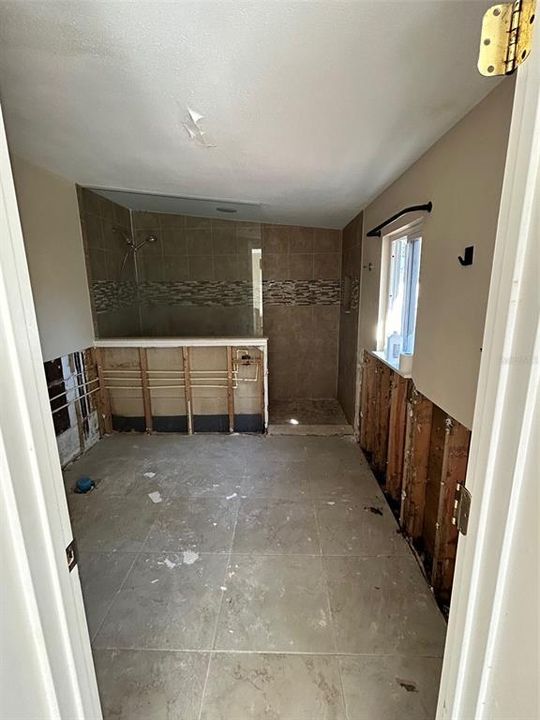 Activo con contrato: $250,000 (3 camas, 2 baños, 1692 Pies cuadrados)