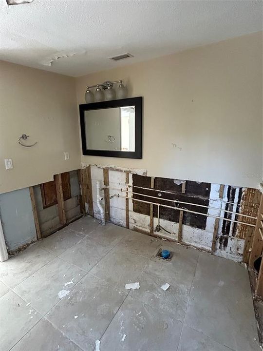 Activo con contrato: $250,000 (3 camas, 2 baños, 1692 Pies cuadrados)