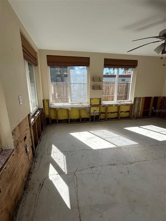 Activo con contrato: $250,000 (3 camas, 2 baños, 1692 Pies cuadrados)