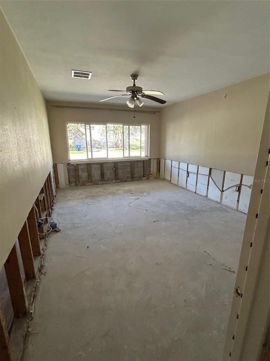 Activo con contrato: $250,000 (3 camas, 2 baños, 1692 Pies cuadrados)