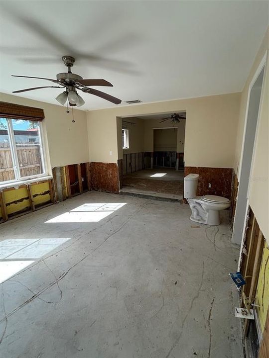 Activo con contrato: $250,000 (3 camas, 2 baños, 1692 Pies cuadrados)