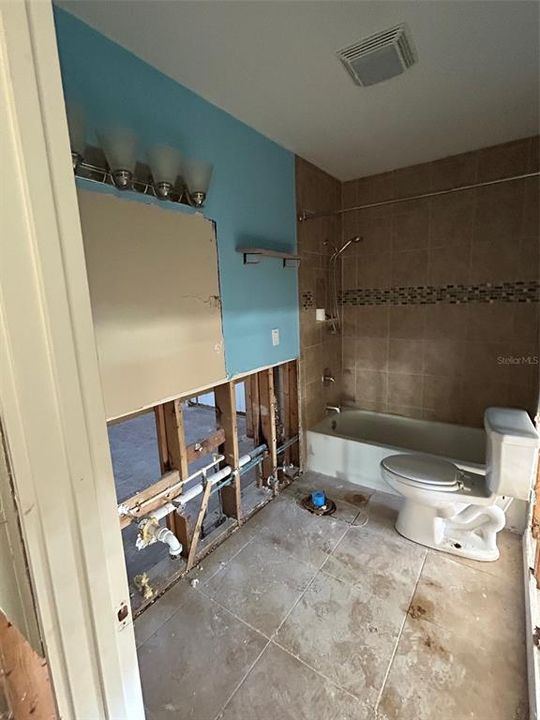 Activo con contrato: $250,000 (3 camas, 2 baños, 1692 Pies cuadrados)