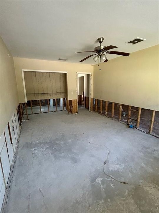 Activo con contrato: $250,000 (3 camas, 2 baños, 1692 Pies cuadrados)