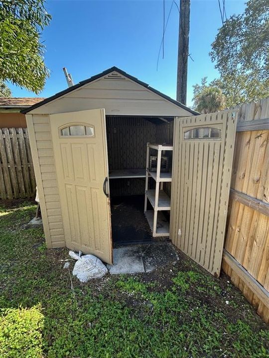 Activo con contrato: $250,000 (3 camas, 2 baños, 1692 Pies cuadrados)