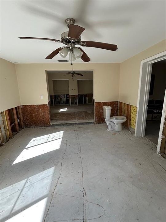 Activo con contrato: $250,000 (3 camas, 2 baños, 1692 Pies cuadrados)