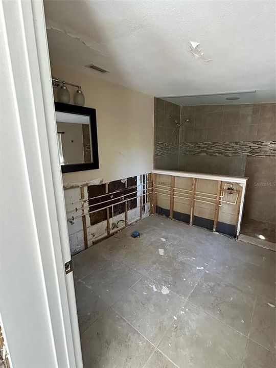 Activo con contrato: $250,000 (3 camas, 2 baños, 1692 Pies cuadrados)