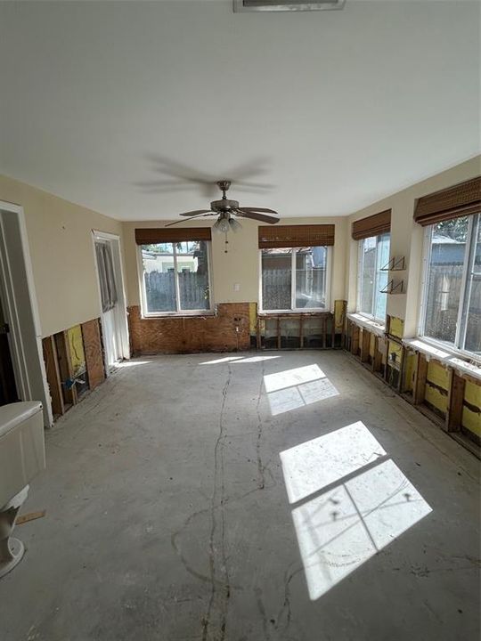 Activo con contrato: $250,000 (3 camas, 2 baños, 1692 Pies cuadrados)