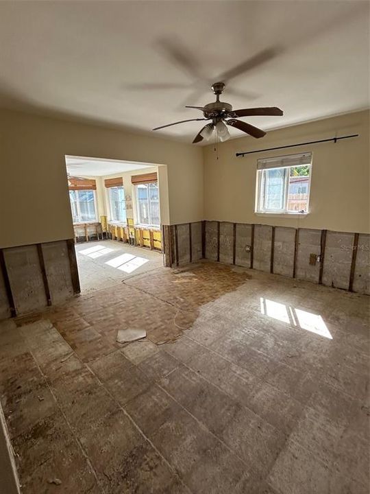 Activo con contrato: $250,000 (3 camas, 2 baños, 1692 Pies cuadrados)