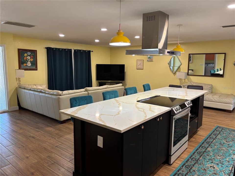 Active With Contract: $3,495 (3 beds, 2 baths, 2010 Square Feet)