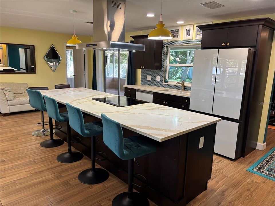 Active With Contract: $3,495 (3 beds, 2 baths, 2010 Square Feet)