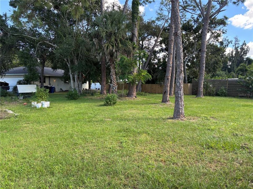 Active With Contract: $3,495 (3 beds, 2 baths, 2010 Square Feet)