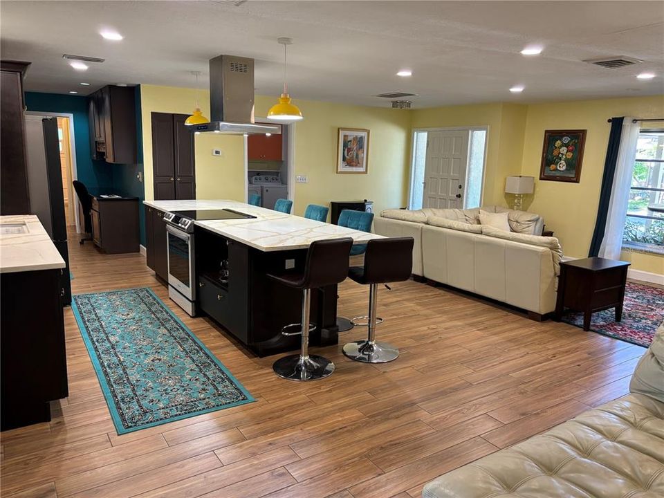 Active With Contract: $3,495 (3 beds, 2 baths, 2010 Square Feet)